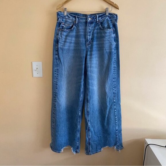 AE Dreamy Drape Super High-Waisted Baggy Wide-Leg Jean Woman 12 Blue Distressed - Picture 2 of 16